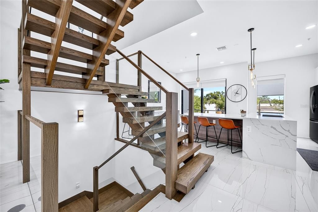 En Venta: $1,150,000 (3 camas, 3 baños, 2350 Pies cuadrados)