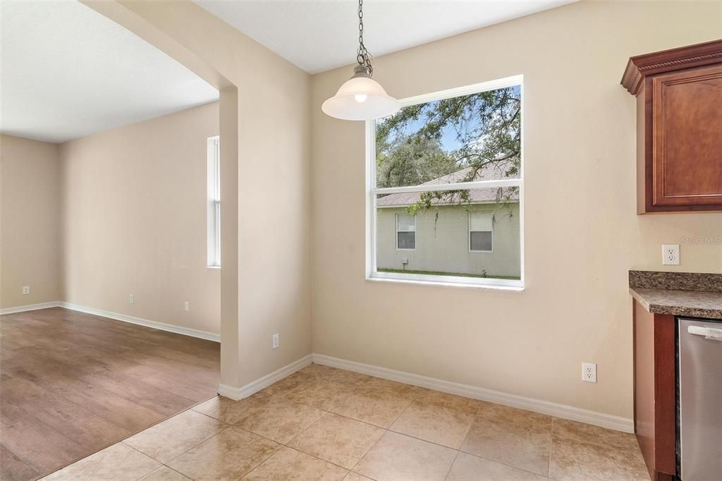 For Sale: $349,900 (4 beds, 2 baths, 1952 Square Feet)