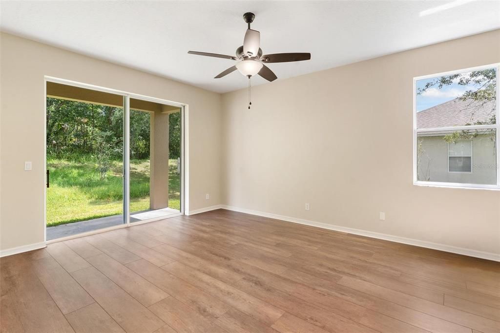 For Sale: $349,900 (4 beds, 2 baths, 1952 Square Feet)