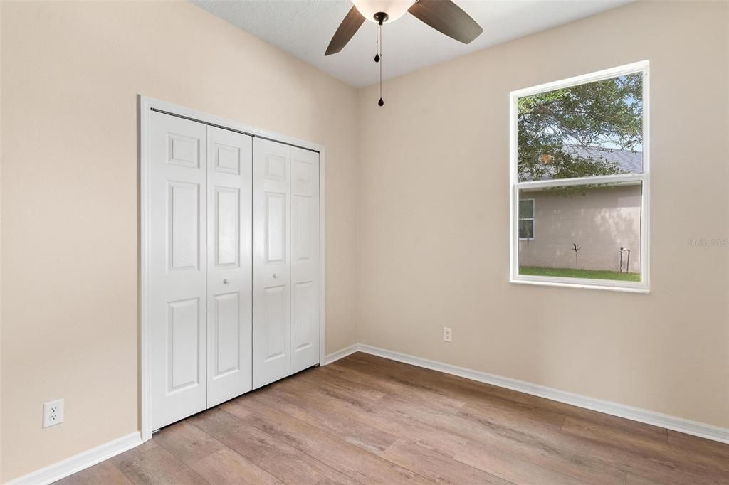 For Sale: $349,900 (4 beds, 2 baths, 1952 Square Feet)
