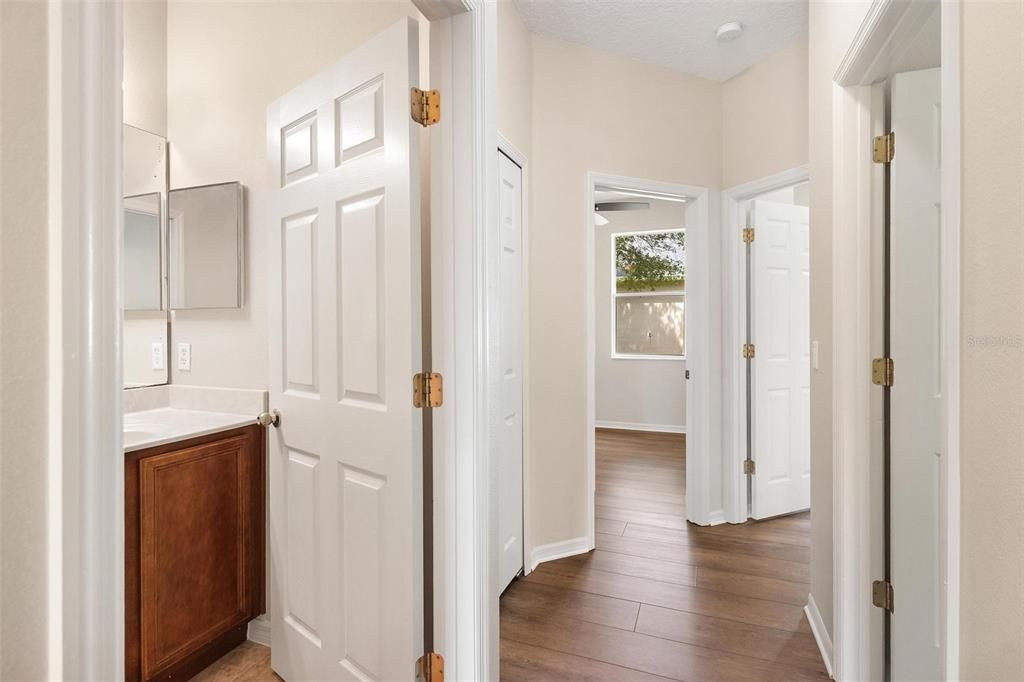 For Sale: $349,900 (4 beds, 2 baths, 1952 Square Feet)