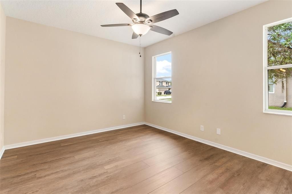 For Sale: $349,900 (4 beds, 2 baths, 1952 Square Feet)