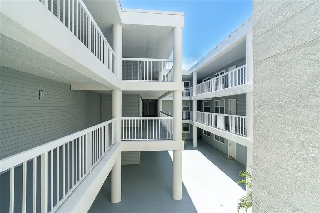 For Sale: $575,000 (2 beds, 2 baths, 1237 Square Feet)
