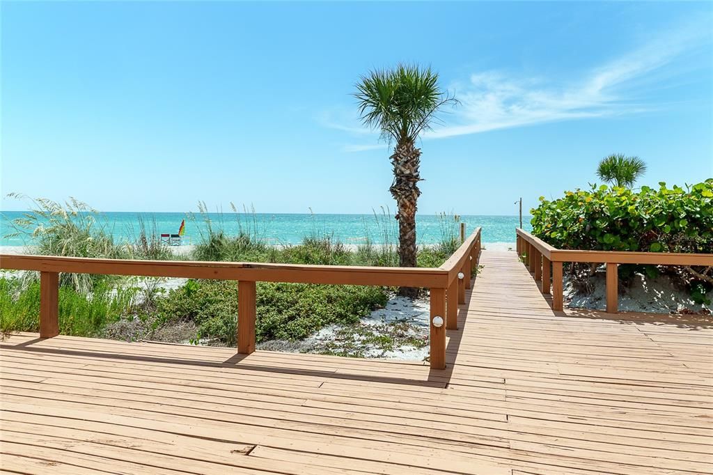 For Sale: $575,000 (2 beds, 2 baths, 1237 Square Feet)