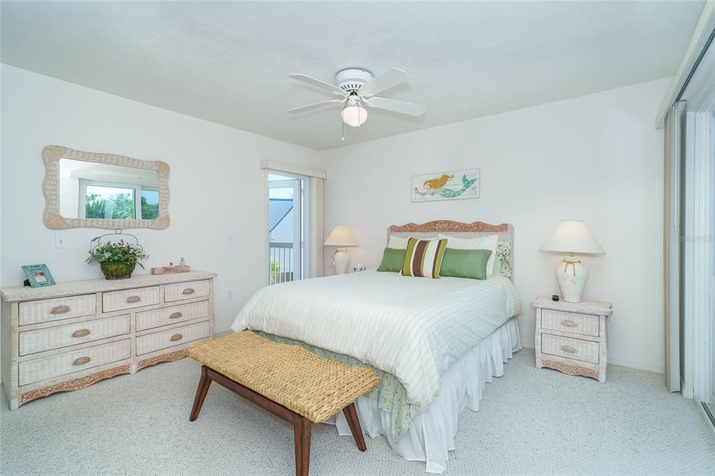 For Sale: $575,000 (2 beds, 2 baths, 1237 Square Feet)