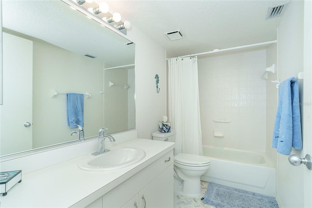 For Sale: $575,000 (2 beds, 2 baths, 1237 Square Feet)