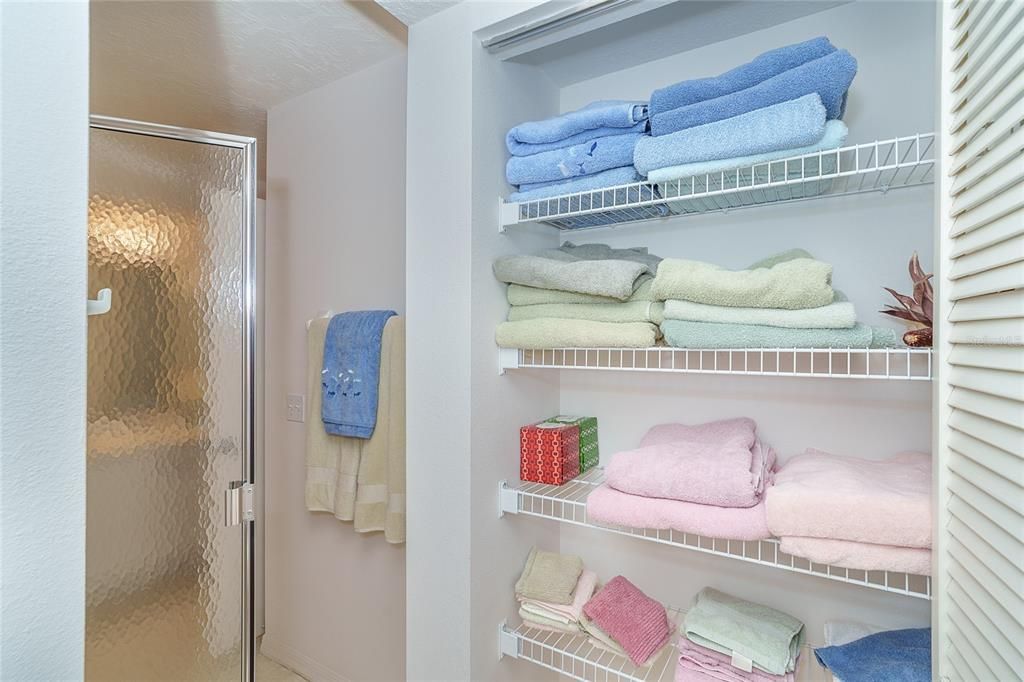 For Sale: $575,000 (2 beds, 2 baths, 1237 Square Feet)