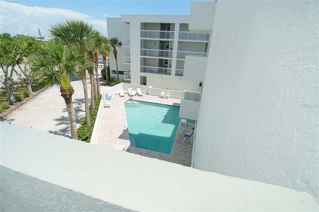 For Sale: $575,000 (2 beds, 2 baths, 1237 Square Feet)