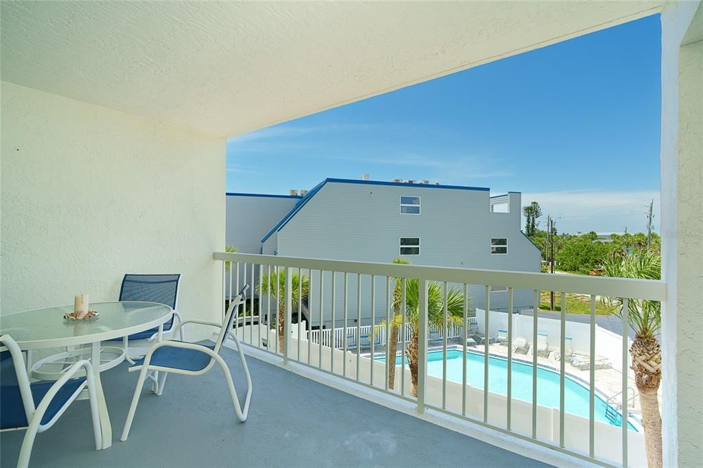 For Sale: $575,000 (2 beds, 2 baths, 1237 Square Feet)