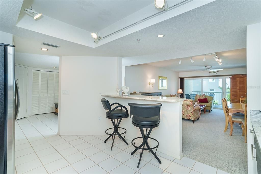For Sale: $575,000 (2 beds, 2 baths, 1237 Square Feet)