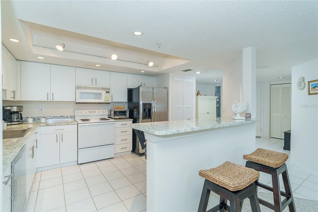 For Sale: $575,000 (2 beds, 2 baths, 1237 Square Feet)