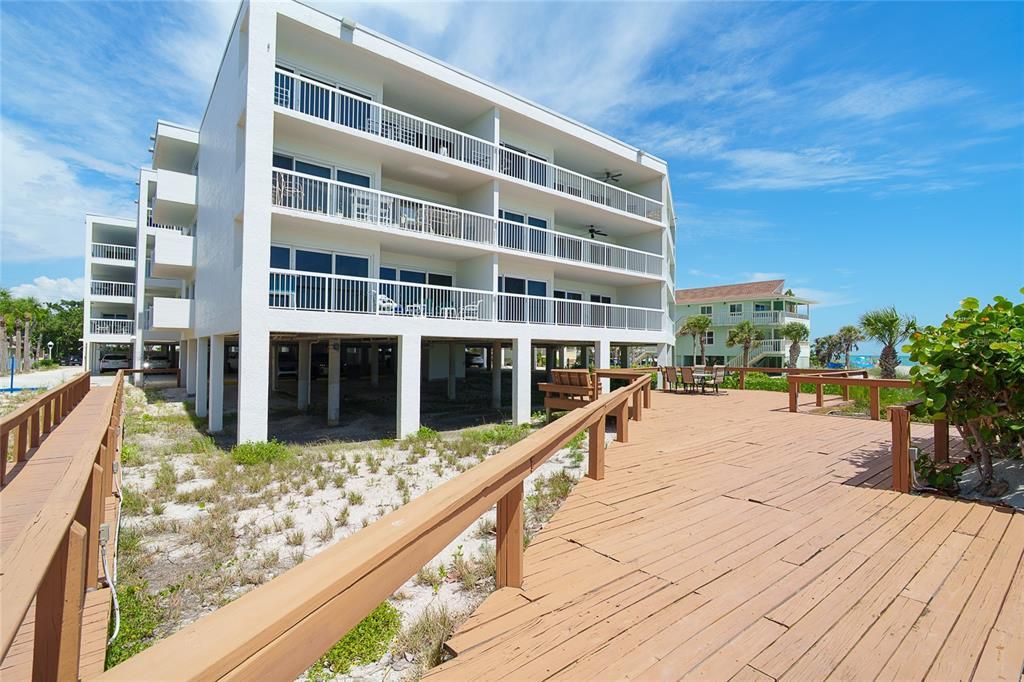 For Sale: $575,000 (2 beds, 2 baths, 1237 Square Feet)