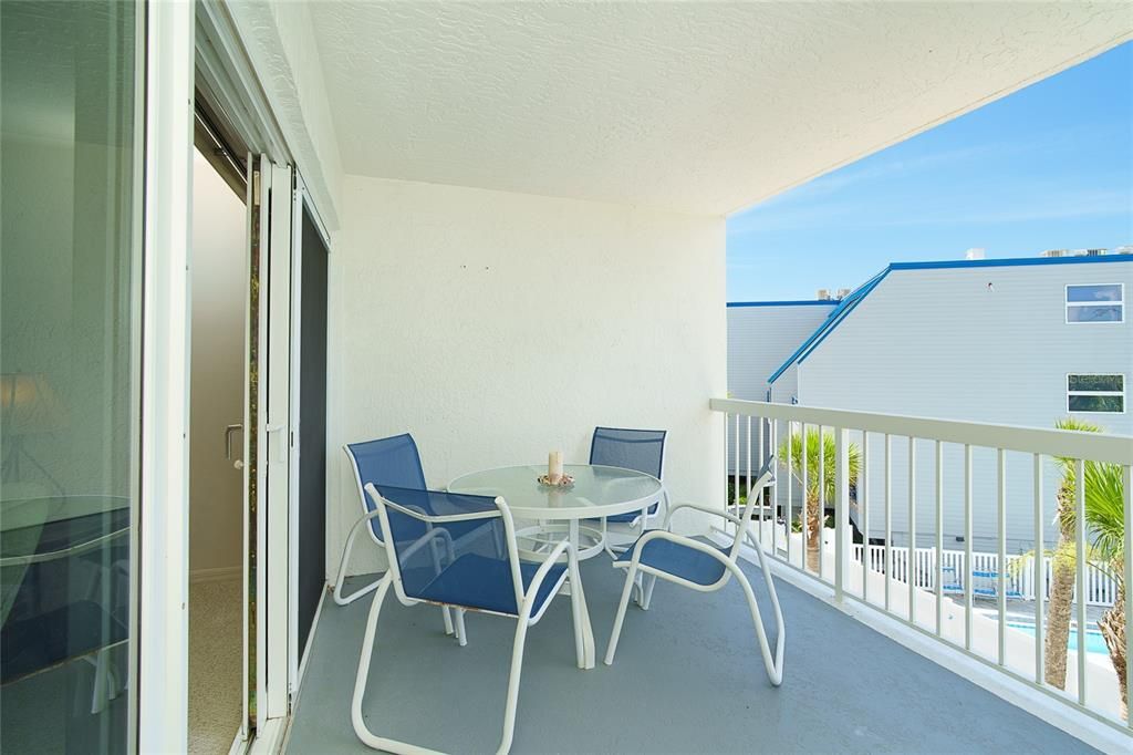 For Sale: $575,000 (2 beds, 2 baths, 1237 Square Feet)
