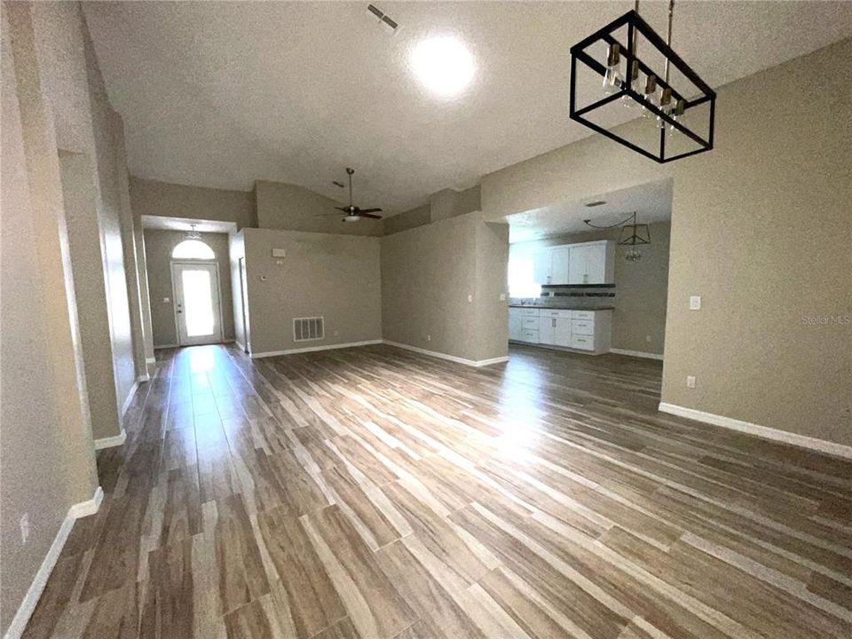 В аренду: $2,300 (2 спален, 2 ванн, 1559 Квадратных фут)