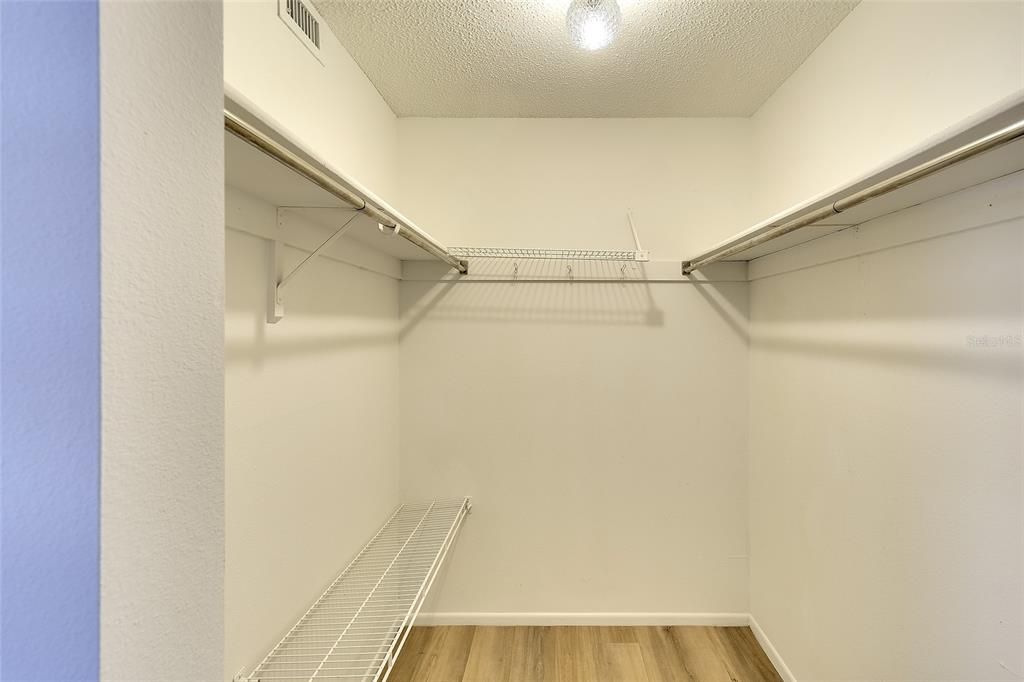 На продажу: $179,900 (2 спален, 2 ванн, 1408 Квадратных фут)