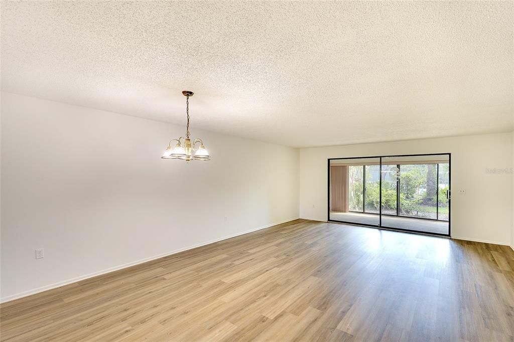 На продажу: $179,900 (2 спален, 2 ванн, 1408 Квадратных фут)