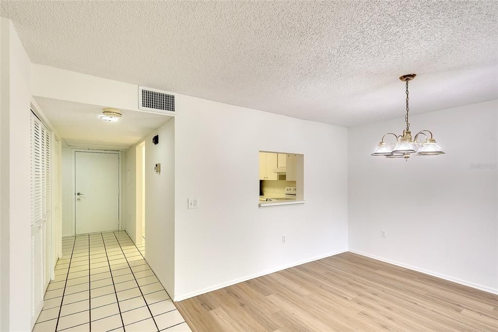 На продажу: $179,900 (2 спален, 2 ванн, 1408 Квадратных фут)