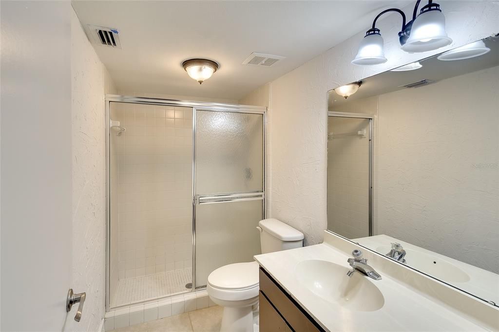 На продажу: $179,900 (2 спален, 2 ванн, 1408 Квадратных фут)