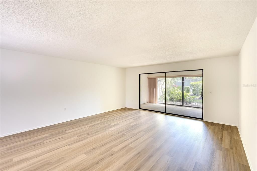 На продажу: $179,900 (2 спален, 2 ванн, 1408 Квадратных фут)