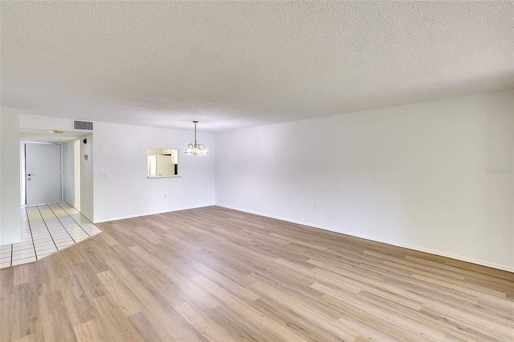 На продажу: $179,900 (2 спален, 2 ванн, 1408 Квадратных фут)