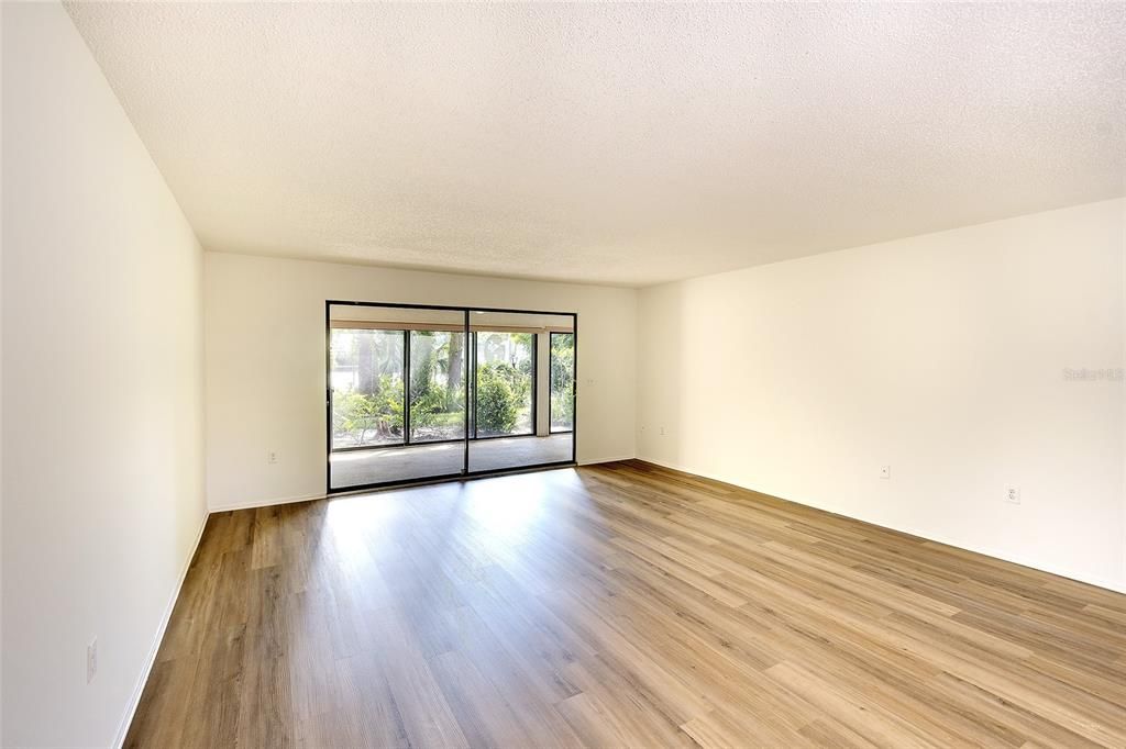 На продажу: $179,900 (2 спален, 2 ванн, 1408 Квадратных фут)