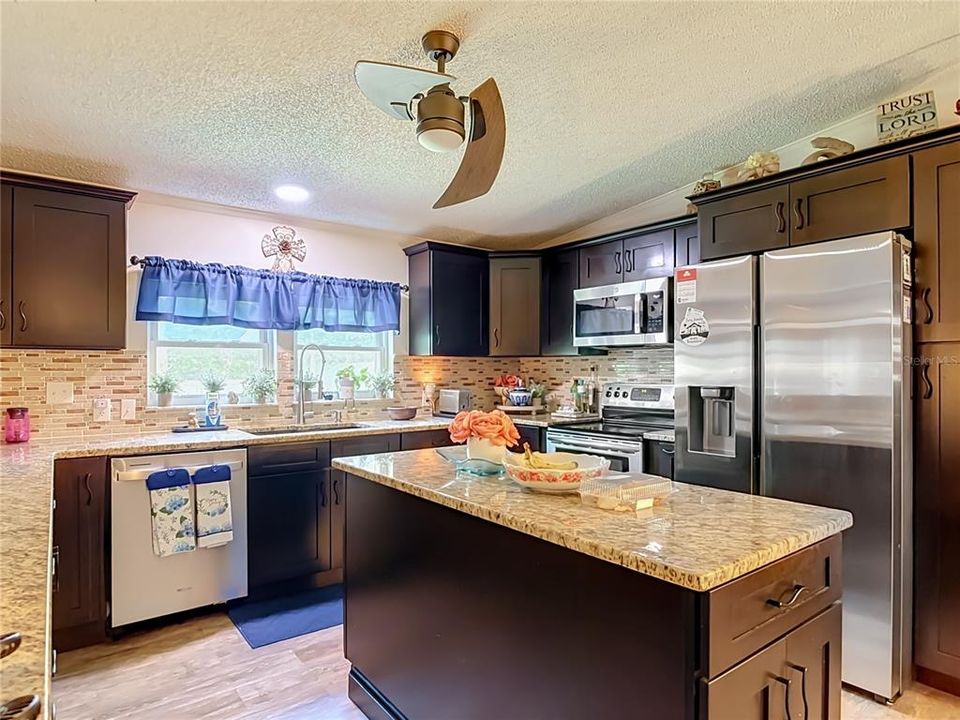 En Venta: $350,000 (4 camas, 3 baños, 2356 Pies cuadrados)