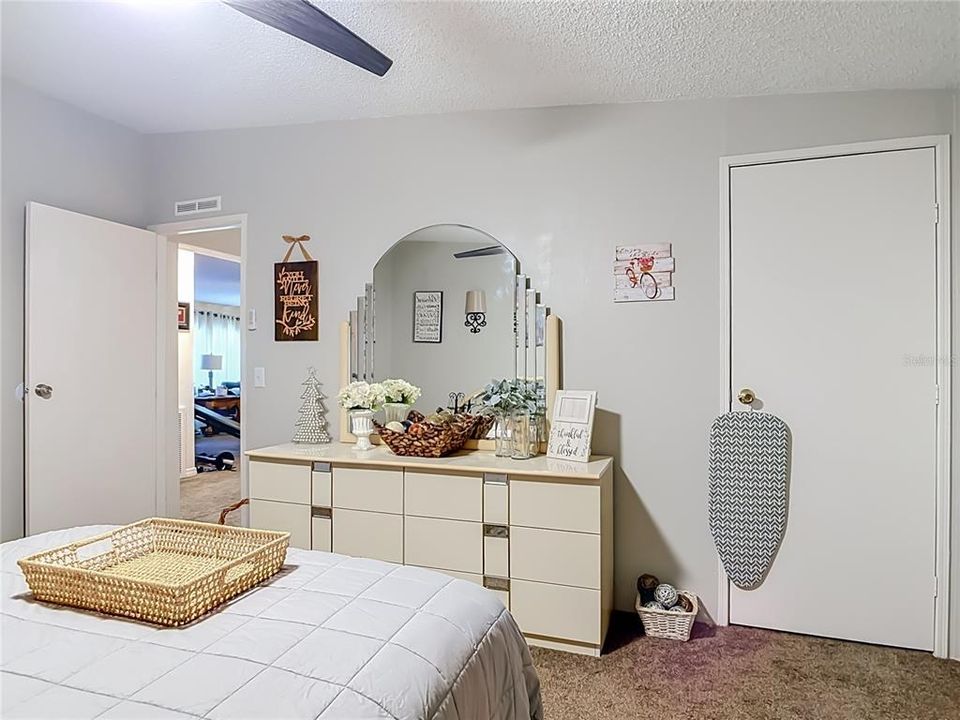 En Venta: $350,000 (4 camas, 3 baños, 2356 Pies cuadrados)