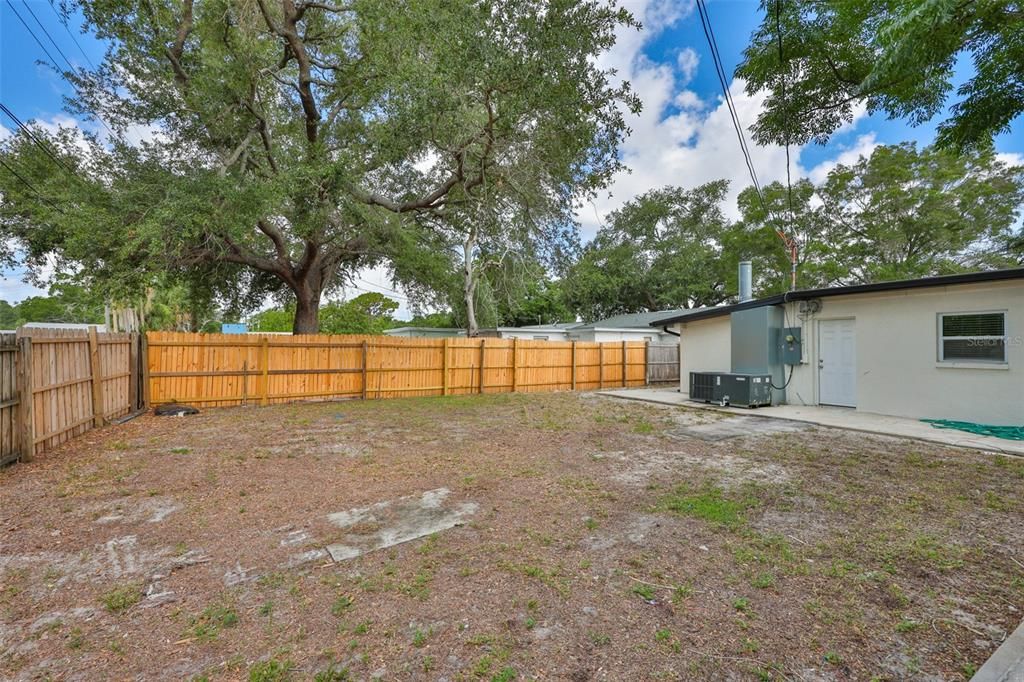На продажу: $349,000 (4 спален, 2 ванн, 1400 Квадратных фут)