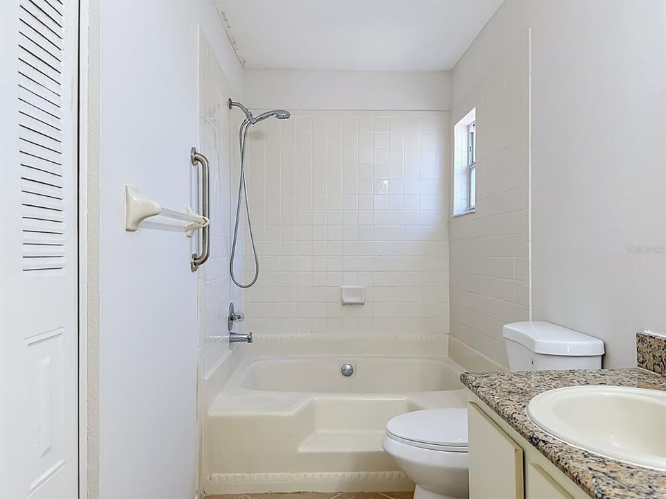 На продажу: $329,000 (4 спален, 2 ванн, 1616 Квадратных фут)