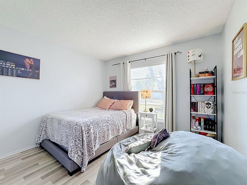На продажу: $329,000 (4 спален, 2 ванн, 1616 Квадратных фут)