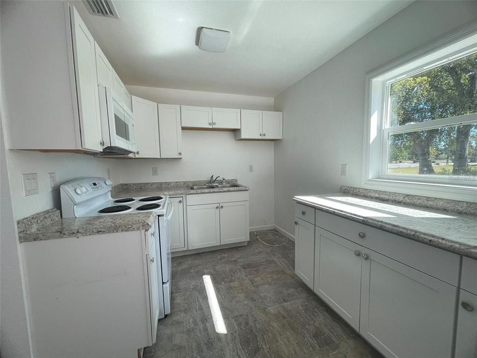 На продажу: $189,900 (3 спален, 1 ванн, 1326 Квадратных фут)