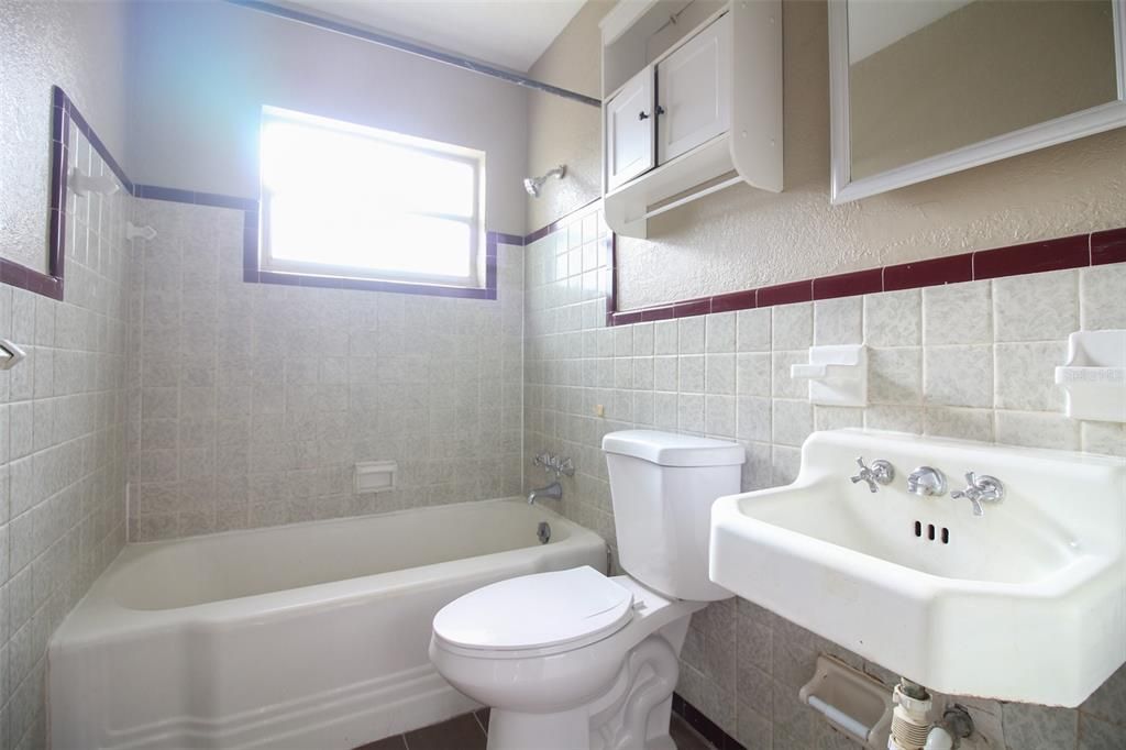В аренду: $1,350 (2 спален, 1 ванн, 761 Квадратных фут)