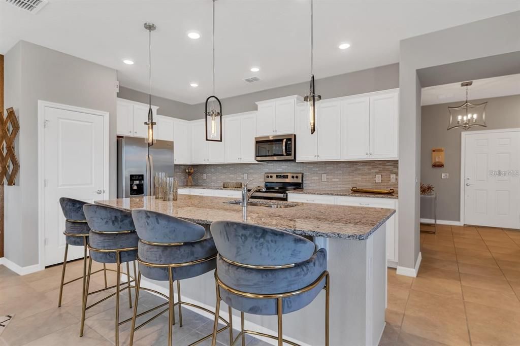 For Sale: $585,000 (5 beds, 4 baths, 2283 Square Feet)