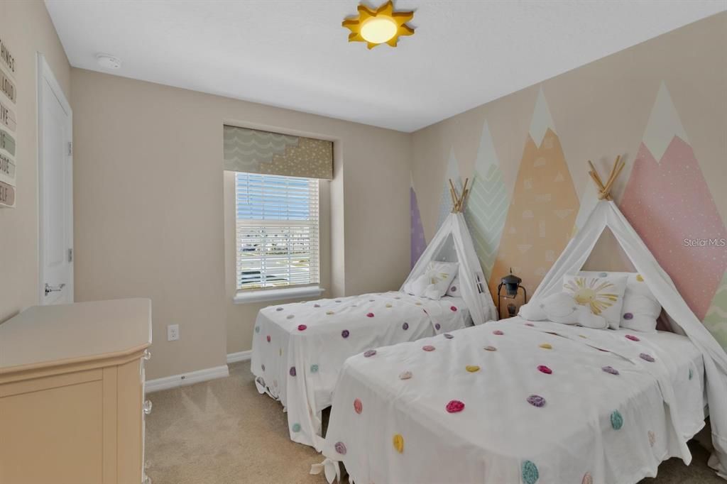 For Sale: $585,000 (5 beds, 4 baths, 2283 Square Feet)