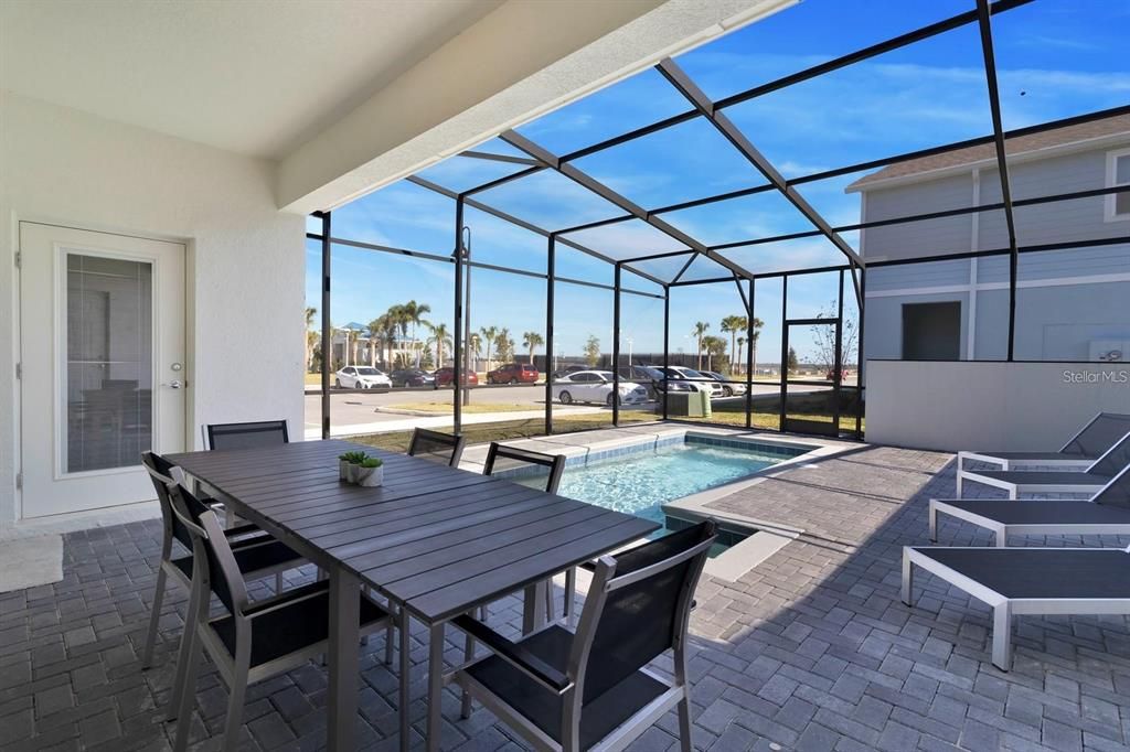 For Sale: $585,000 (5 beds, 4 baths, 2283 Square Feet)