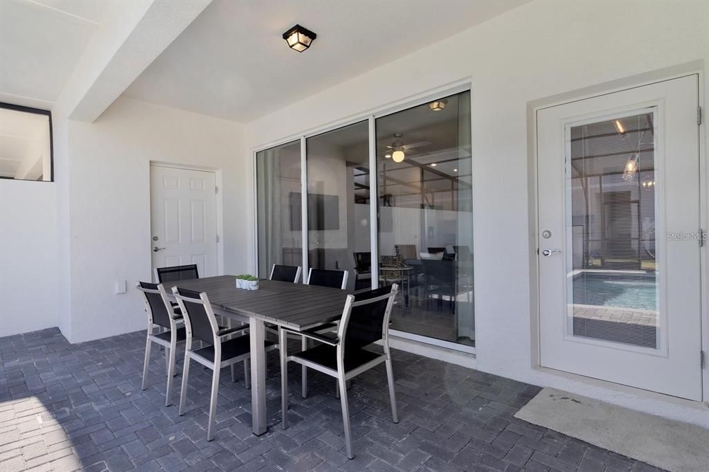 For Sale: $585,000 (5 beds, 4 baths, 2283 Square Feet)