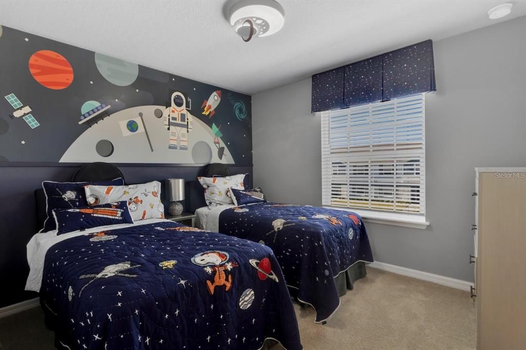 For Sale: $585,000 (5 beds, 4 baths, 2283 Square Feet)