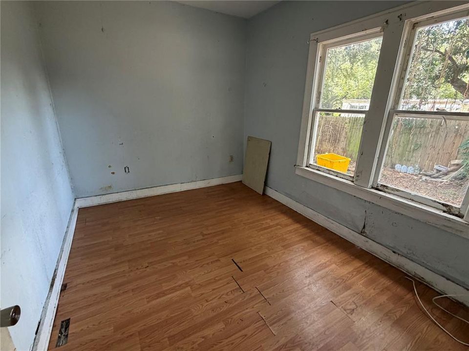 На продажу: $99,900 (2 спален, 1 ванн, 720 Квадратных фут)