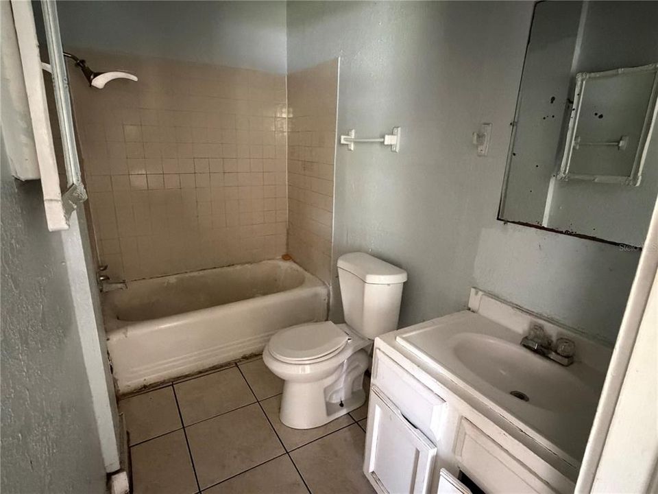 На продажу: $99,900 (2 спален, 1 ванн, 720 Квадратных фут)