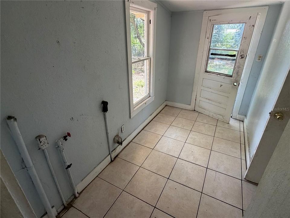 На продажу: $99,900 (2 спален, 1 ванн, 720 Квадратных фут)