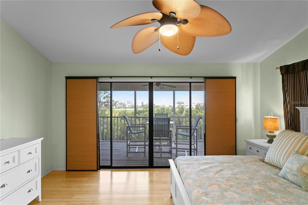 For Sale: $399,000 (3 beds, 4 baths, 1998 Square Feet)