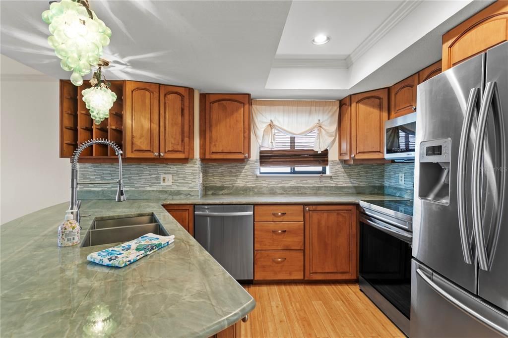 For Sale: $399,000 (3 beds, 4 baths, 1998 Square Feet)