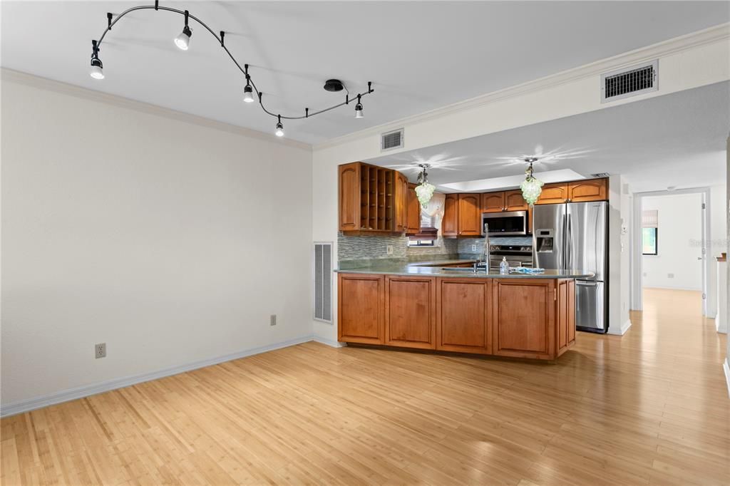 For Sale: $399,000 (3 beds, 4 baths, 1998 Square Feet)