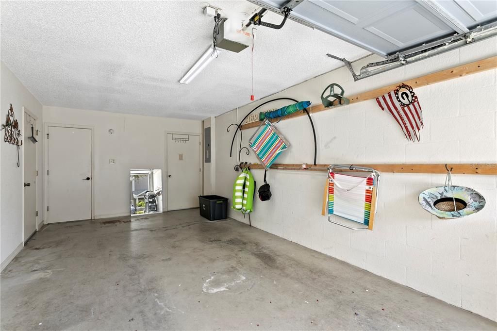 For Sale: $399,000 (3 beds, 4 baths, 1998 Square Feet)