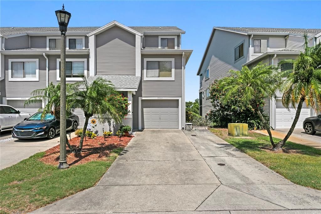 For Sale: $399,000 (3 beds, 4 baths, 1998 Square Feet)
