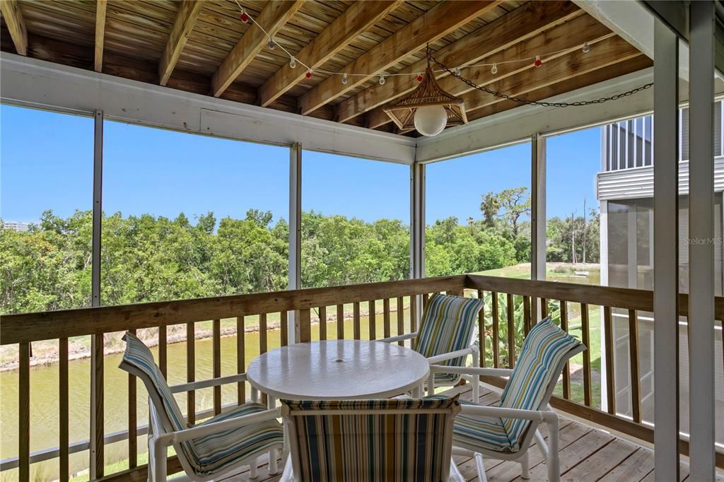 For Sale: $399,000 (3 beds, 4 baths, 1998 Square Feet)