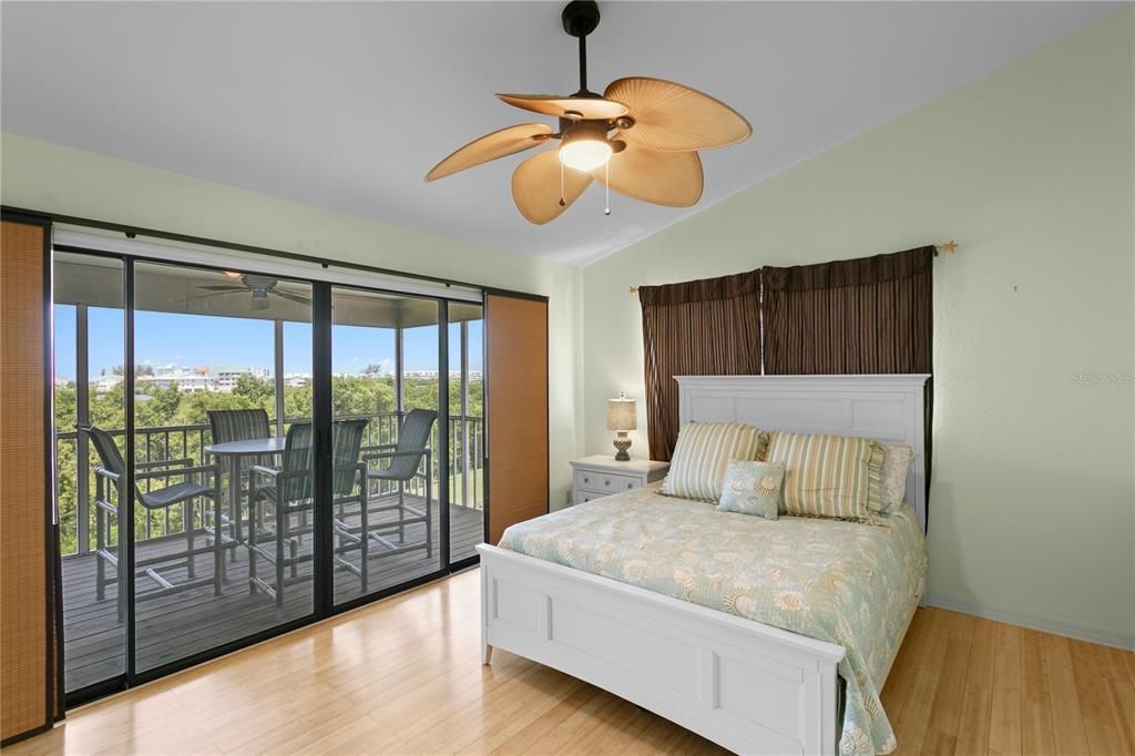 For Sale: $399,000 (3 beds, 4 baths, 1998 Square Feet)