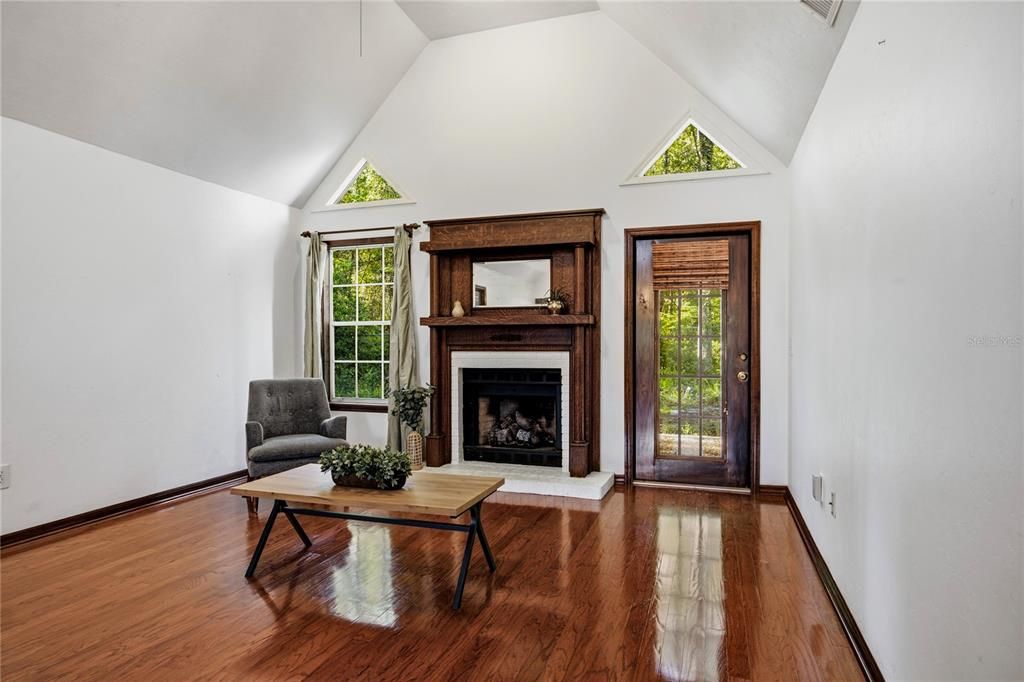 For Sale: $320,000 (3 beds, 2 baths, 1848 Square Feet)