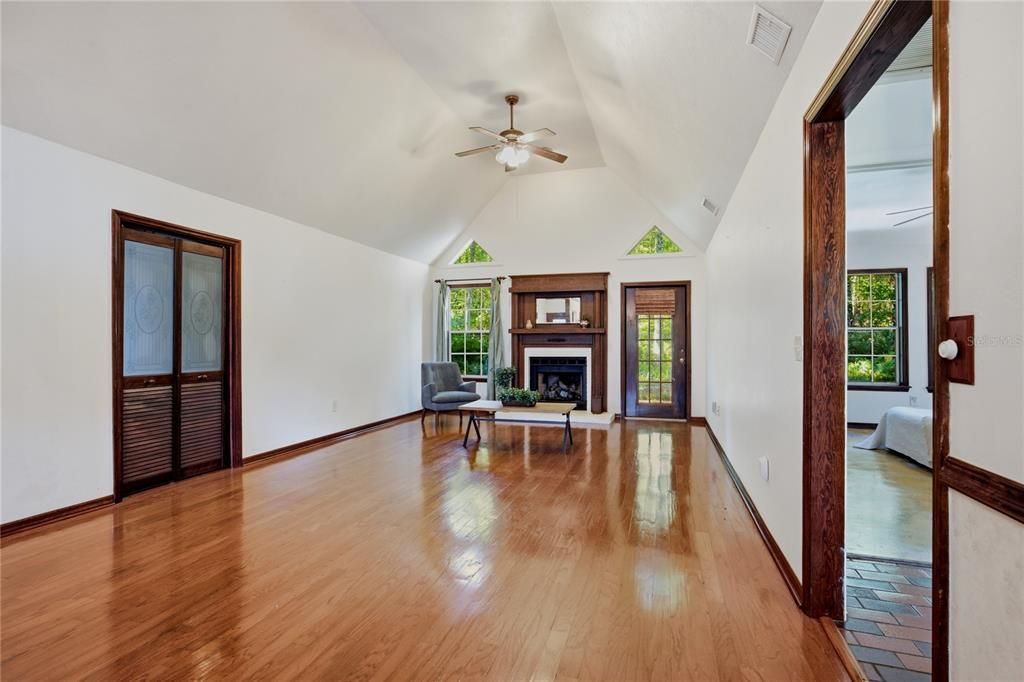 For Sale: $320,000 (3 beds, 2 baths, 1848 Square Feet)