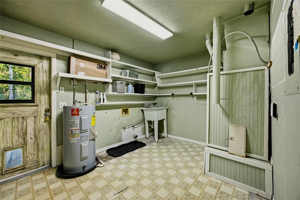 For Sale: $320,000 (3 beds, 2 baths, 1848 Square Feet)